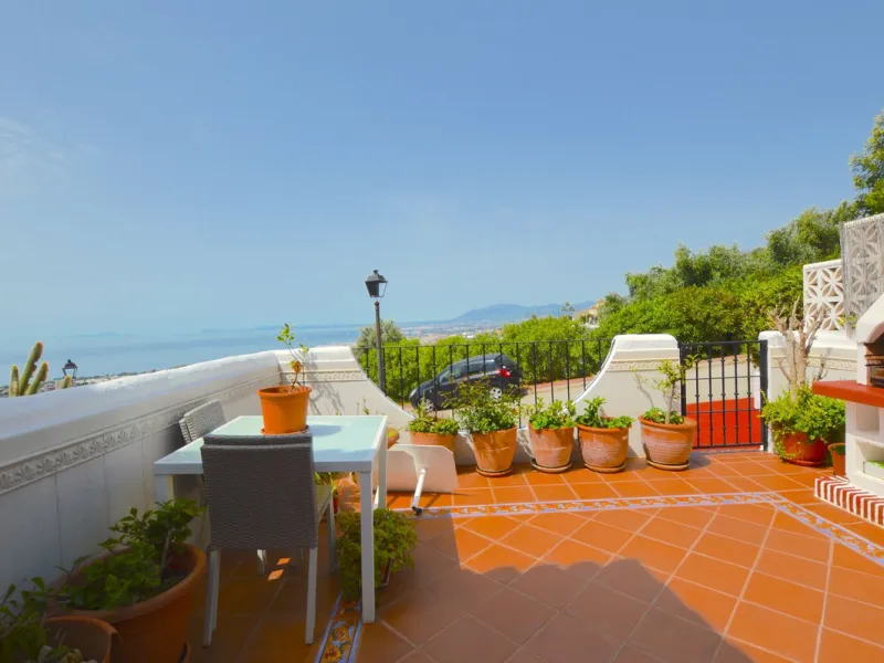 Mediterranean-Style Townhouse with Breathtaking Sea Views in Altos de Los Monteros
