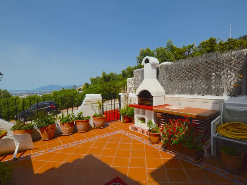 Mediterranean-Style Townhouse with Breathtaking Sea Views in Altos de Los Monteros