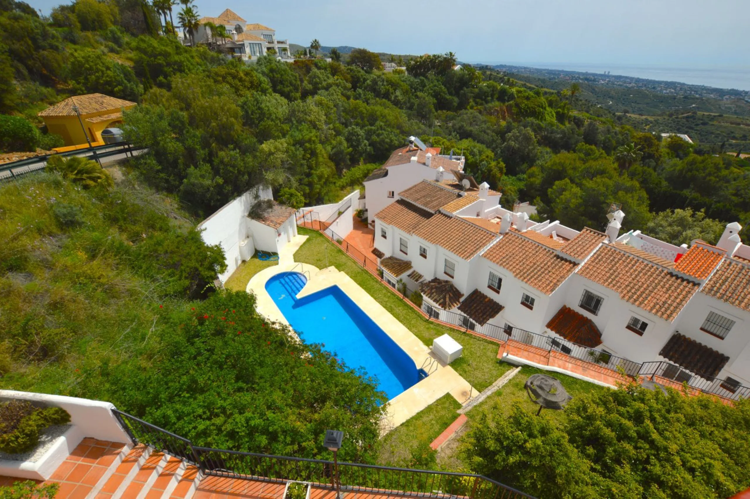 Mediterranean-Style Townhouse with Breathtaking Sea Views in Altos de Los Monteros