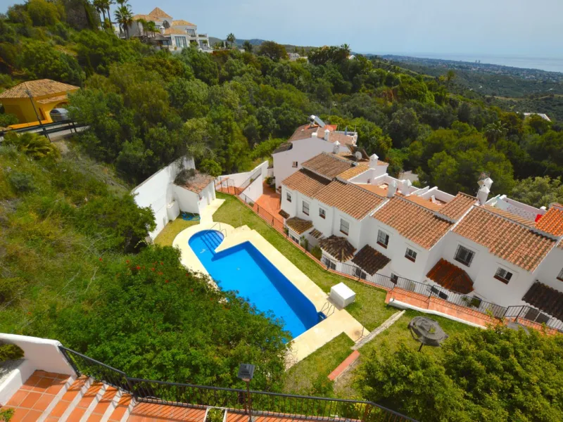 Mediterranean-Style Townhouse with Breathtaking Sea Views in Altos de Los Monteros