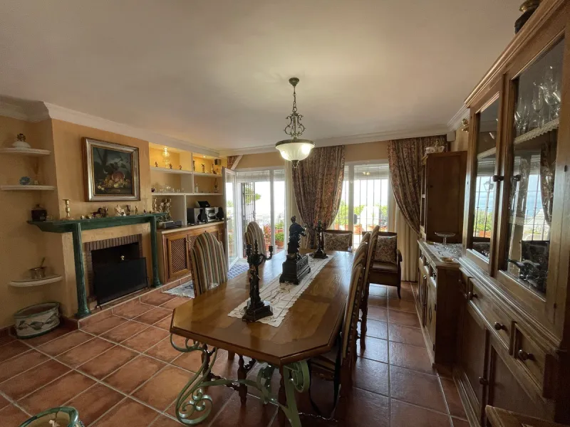 Mediterranean-Style Townhouse with Breathtaking Sea Views in Altos de Los Monteros