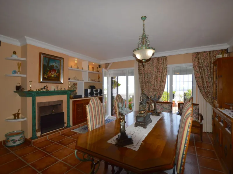 Mediterranean-Style Townhouse with Breathtaking Sea Views in Altos de Los Monteros