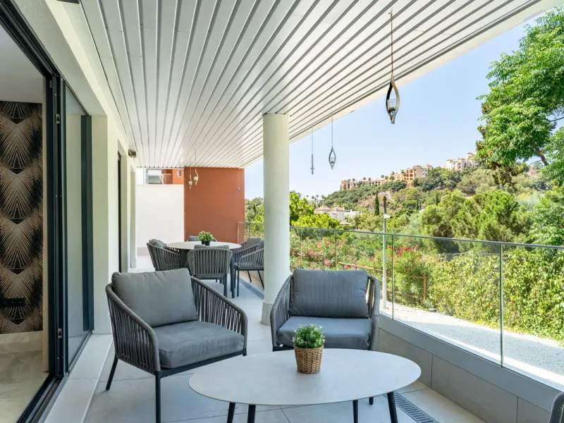 Welcome to this stunning property in the exclusive urbanization of La Alborada Homes in Benahavís. Completely renovated in 2022, this stylish apartment blends modern luxury, comfort, and a prime location with rental license already in place