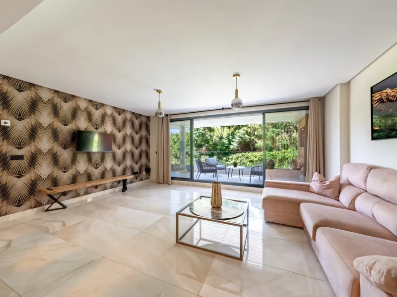 Welcome to this stunning property in the exclusive urbanization of La Alborada Homes in Benahavís. Completely renovated in 2022, this stylish apartment blends modern luxury, comfort, and a prime location with rental license already in place