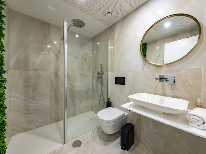 Welcome to this stunning property in the exclusive urbanization of La Alborada Homes in Benahavís. Completely renovated in 2022, this stylish apartment blends modern luxury, comfort, and a prime location with rental license already in place