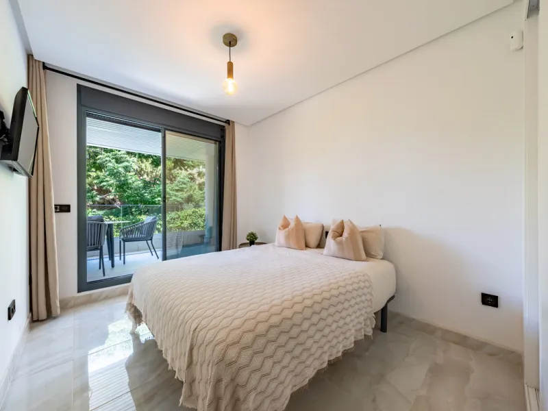 Welcome to this stunning property in the exclusive urbanization of La Alborada Homes in Benahavís. Completely renovated in 2022, this stylish apartment blends modern luxury, comfort, and a prime location with rental license already in place