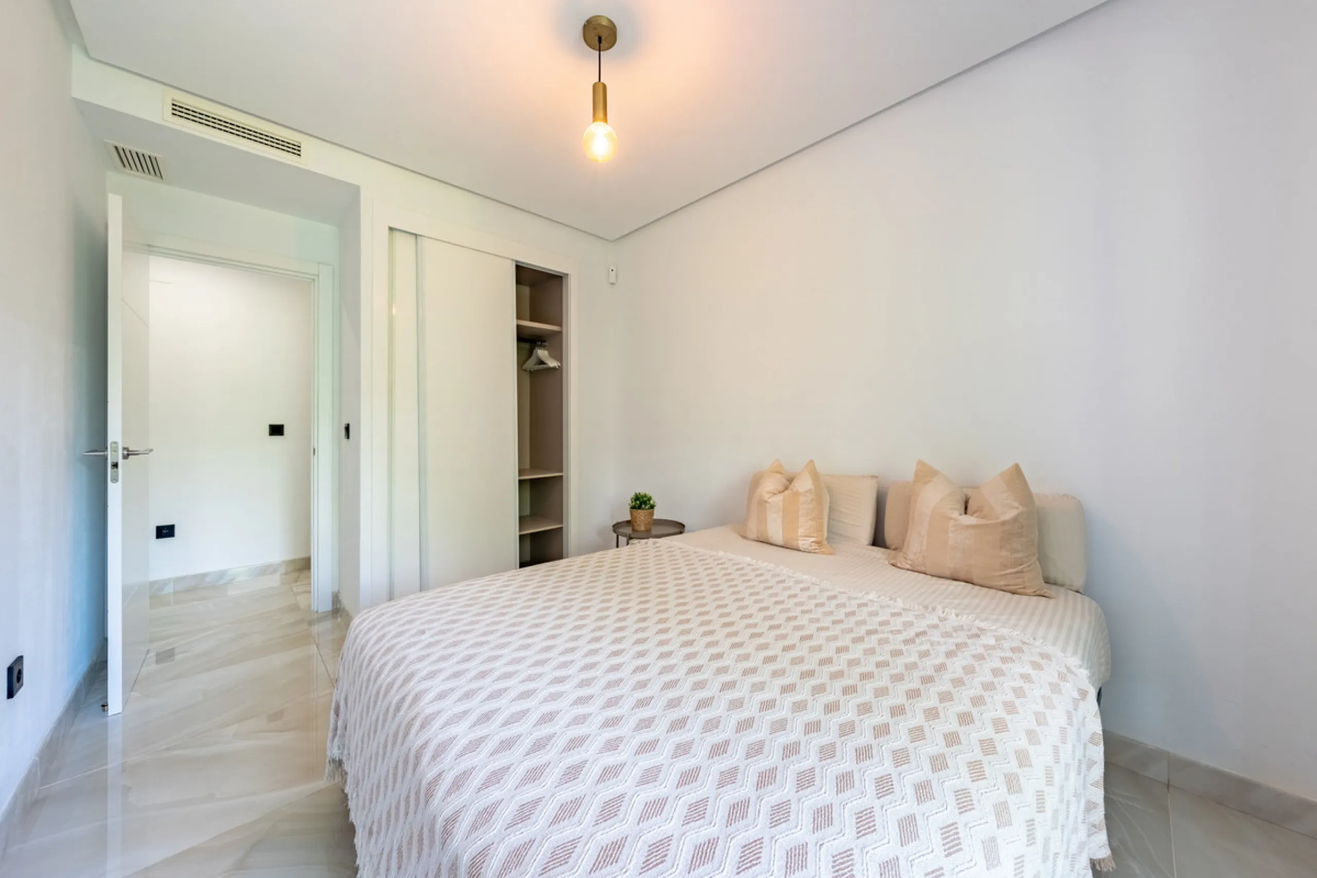 Welcome to this stunning property in the exclusive urbanization of La Alborada Homes in Benahavís. Completely renovated in 2022, this stylish apartment blends modern luxury, comfort, and a prime location with rental license already in place