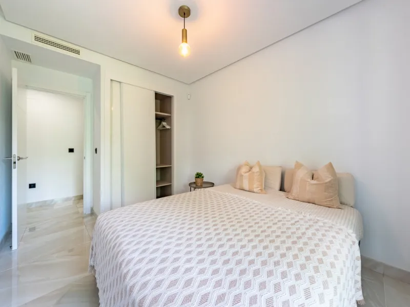 Welcome to this stunning property in the exclusive urbanization of La Alborada Homes in Benahavís. Completely renovated in 2022, this stylish apartment blends modern luxury, comfort, and a prime location with rental license already in place