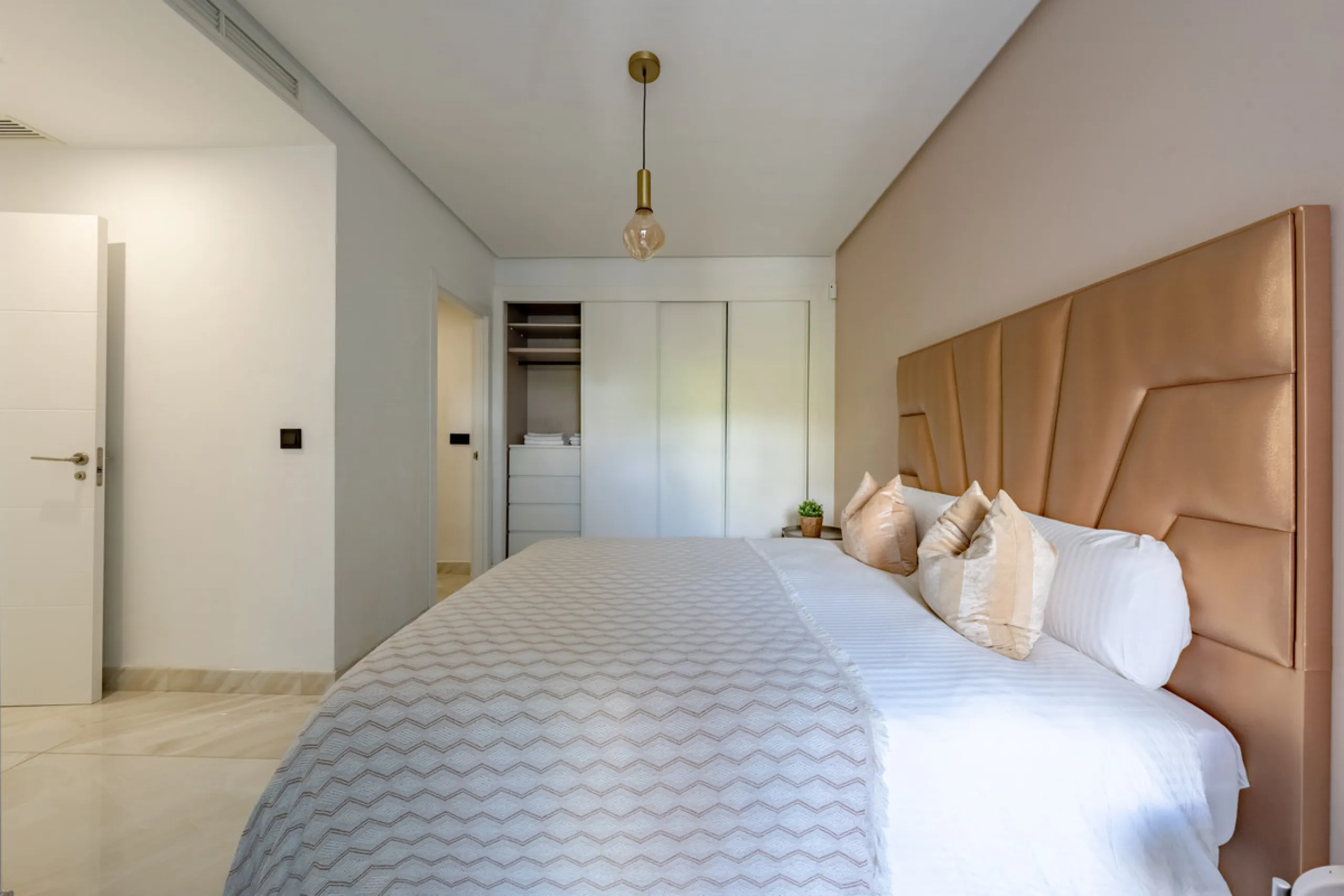Welcome to this stunning property in the exclusive urbanization of La Alborada Homes in Benahavís. Completely renovated in 2022, this stylish apartment blends modern luxury, comfort, and a prime location with rental license already in place