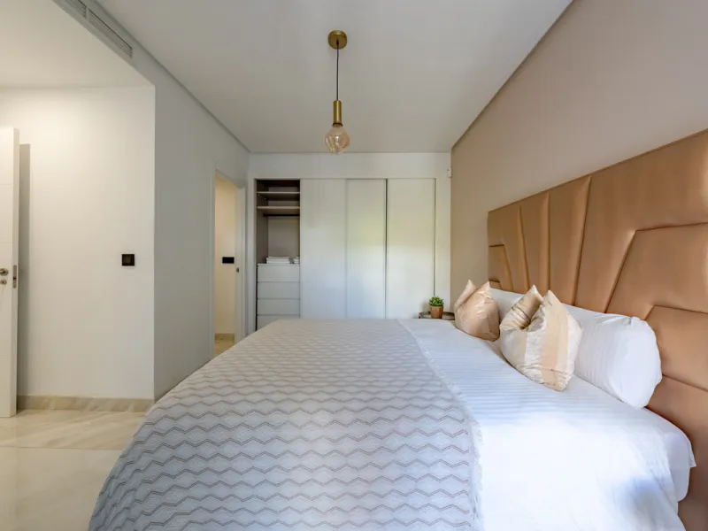 Welcome to this stunning property in the exclusive urbanization of La Alborada Homes in Benahavís. Completely renovated in 2022, this stylish apartment blends modern luxury, comfort, and a prime location with rental license already in place