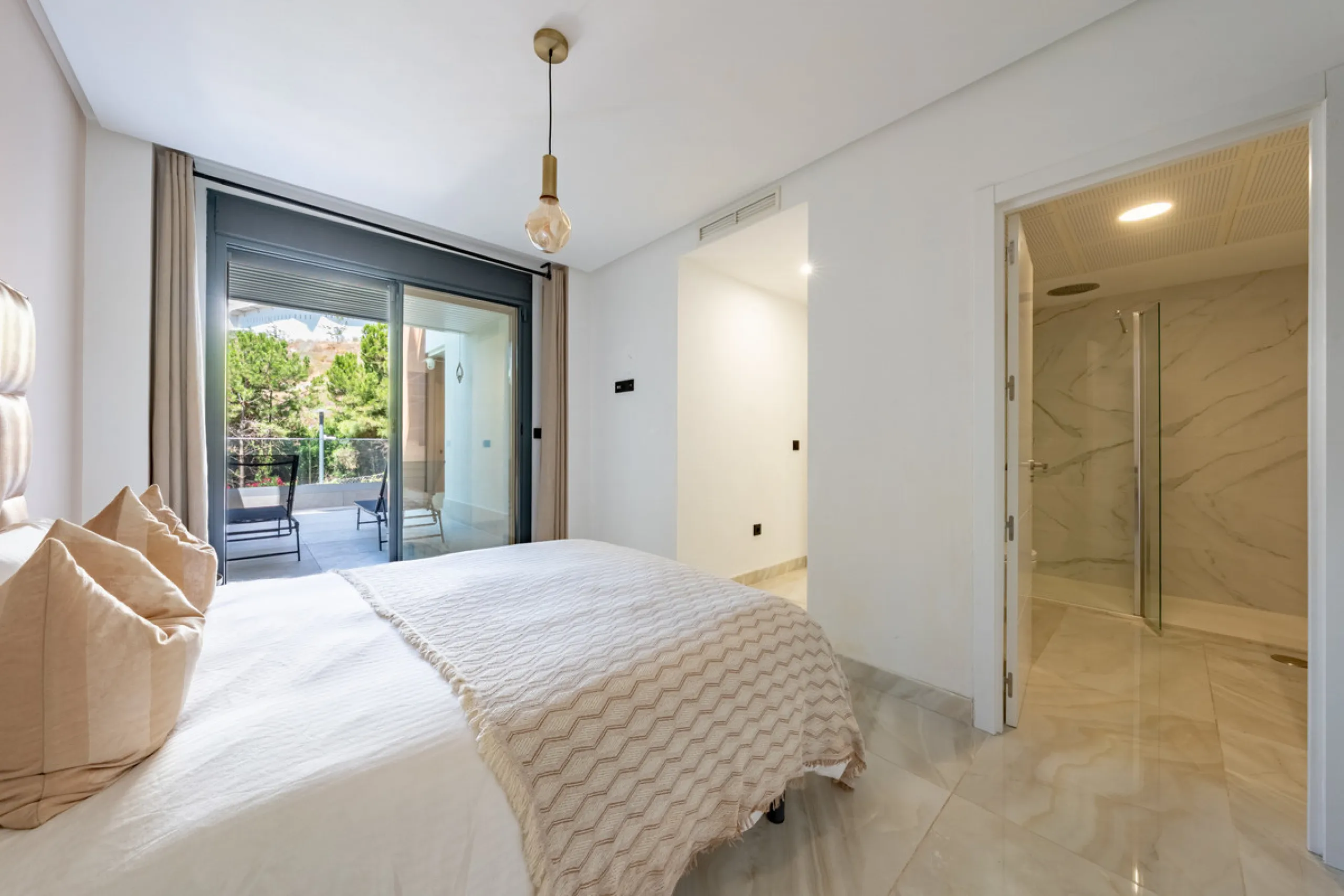 Welcome to this stunning property in the exclusive urbanization of La Alborada Homes in Benahavís. Completely renovated in 2022, this stylish apartment blends modern luxury, comfort, and a prime location with rental license already in place