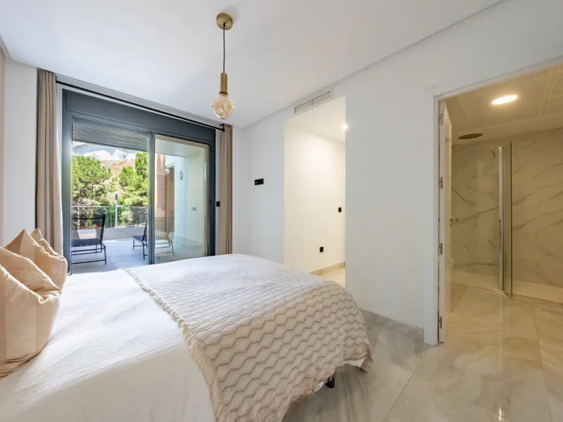 Welcome to this stunning property in the exclusive urbanization of La Alborada Homes in Benahavís. Completely renovated in 2022, this stylish apartment blends modern luxury, comfort, and a prime location with rental license already in place