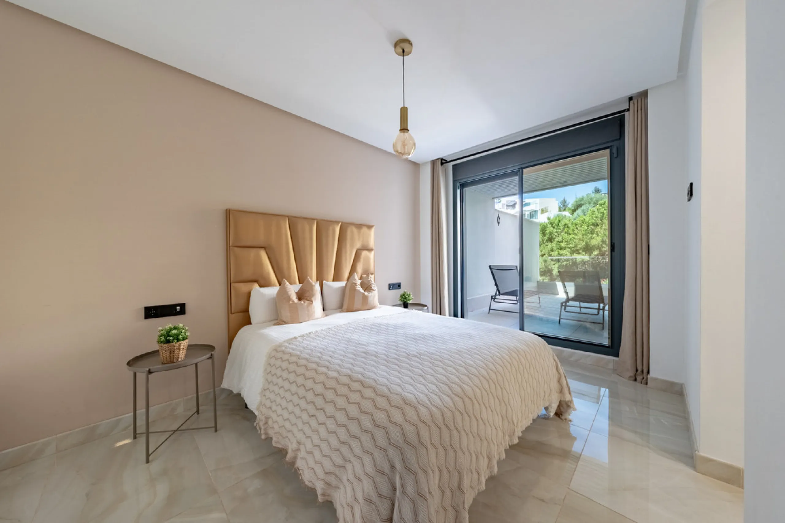 Welcome to this stunning property in the exclusive urbanization of La Alborada Homes in Benahavís. Completely renovated in 2022, this stylish apartment blends modern luxury, comfort, and a prime location with rental license already in place