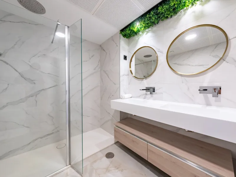 Welcome to this stunning property in the exclusive urbanization of La Alborada Homes in Benahavís. Completely renovated in 2022, this stylish apartment blends modern luxury, comfort, and a prime location with rental license already in place