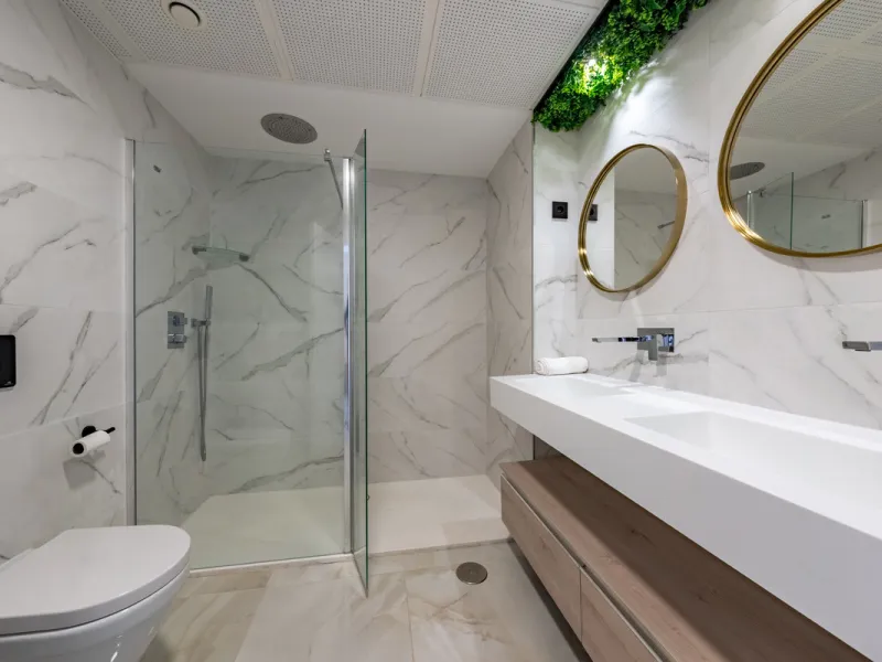 Welcome to this stunning property in the exclusive urbanization of La Alborada Homes in Benahavís. Completely renovated in 2022, this stylish apartment blends modern luxury, comfort, and a prime location with rental license already in place