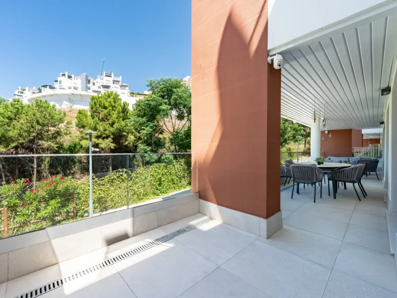 Welcome to this stunning property in the exclusive urbanization of La Alborada Homes in Benahavís. Completely renovated in 2022, this stylish apartment blends modern luxury, comfort, and a prime location with rental license already in place