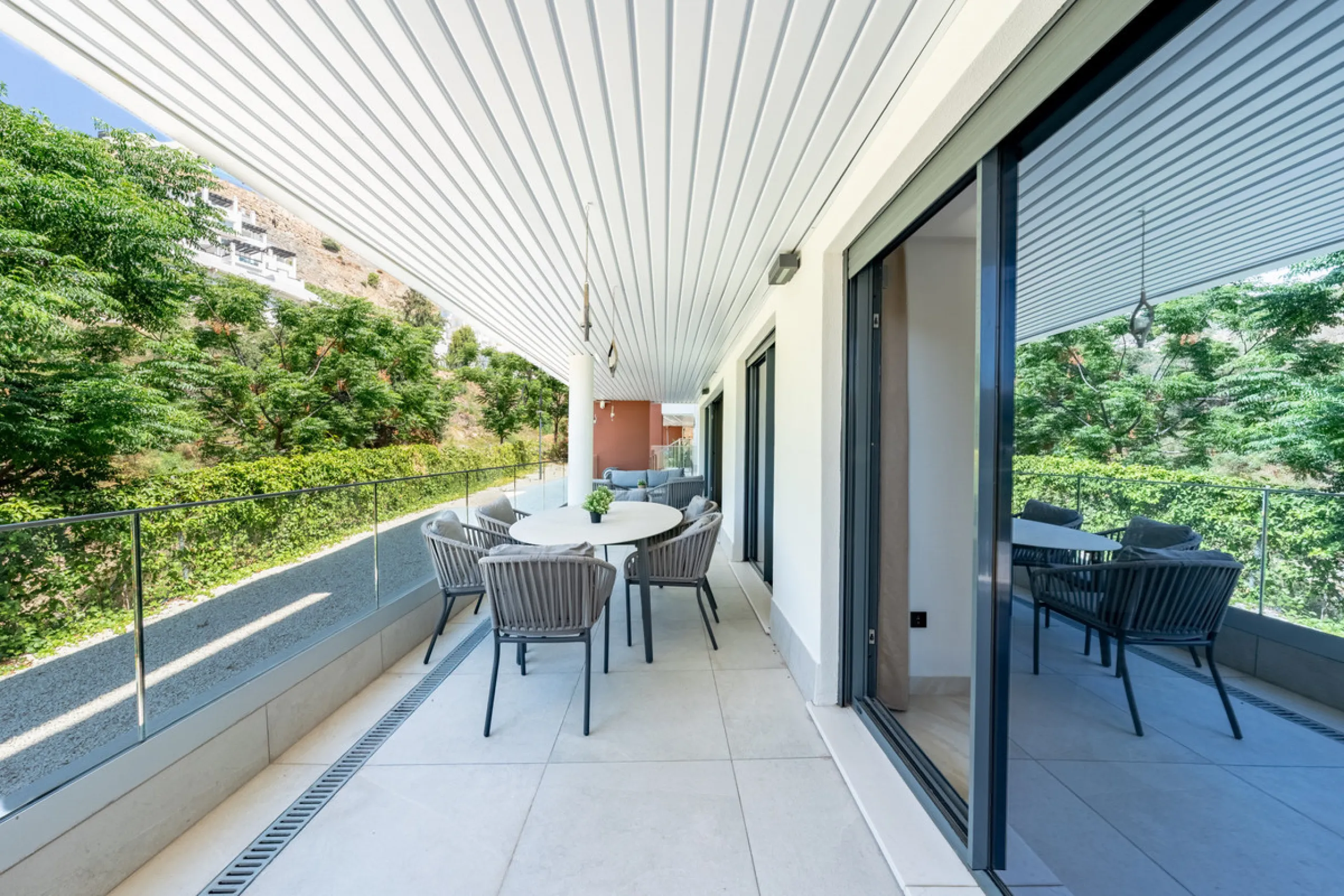Welcome to this stunning property in the exclusive urbanization of La Alborada Homes in Benahavís. Completely renovated in 2022, this stylish apartment blends modern luxury, comfort, and a prime location with rental license already in place