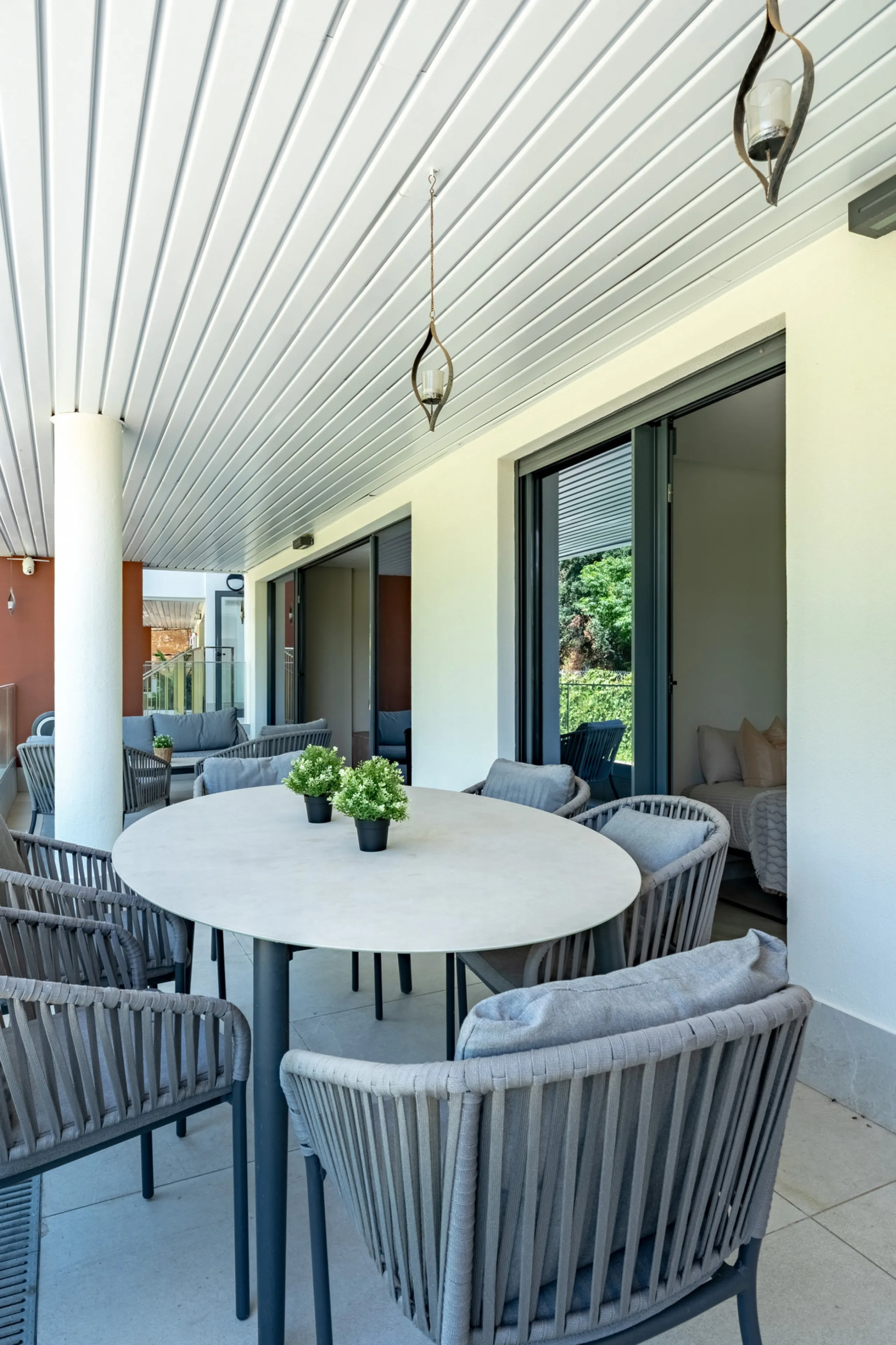 Welcome to this stunning property in the exclusive urbanization of La Alborada Homes in Benahavís. Completely renovated in 2022, this stylish apartment blends modern luxury, comfort, and a prime location with rental license already in place