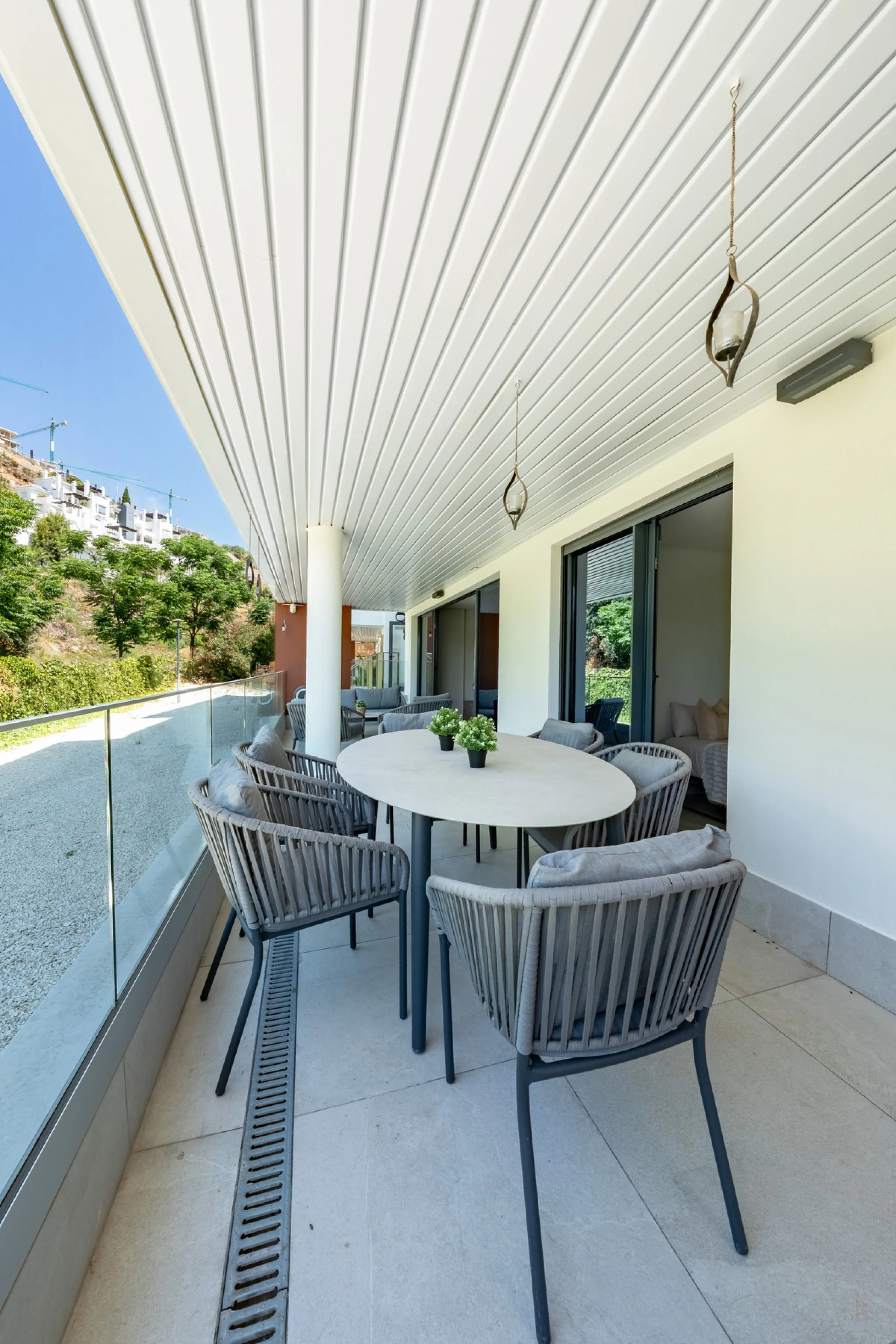 Welcome to this stunning property in the exclusive urbanization of La Alborada Homes in Benahavís. Completely renovated in 2022, this stylish apartment blends modern luxury, comfort, and a prime location with rental license already in place