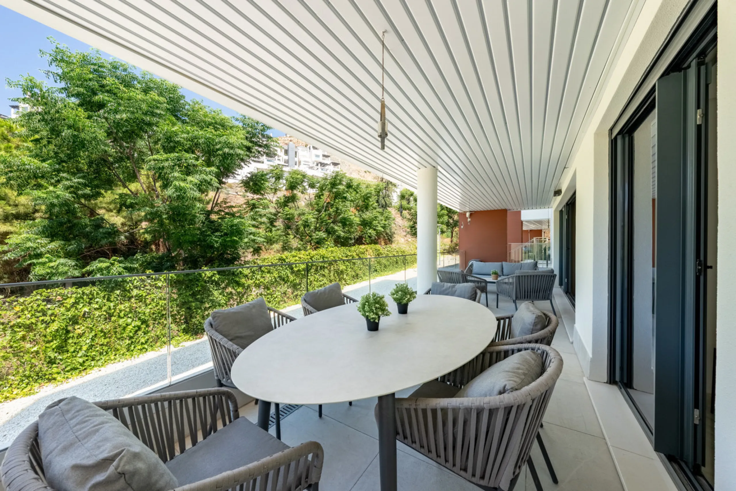 Welcome to this stunning property in the exclusive urbanization of La Alborada Homes in Benahavís. Completely renovated in 2022, this stylish apartment blends modern luxury, comfort, and a prime location with rental license already in place