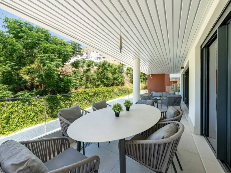 Welcome to this stunning property in the exclusive urbanization of La Alborada Homes in Benahavís. Completely renovated in 2022, this stylish apartment blends modern luxury, comfort, and a prime location with rental license already in place