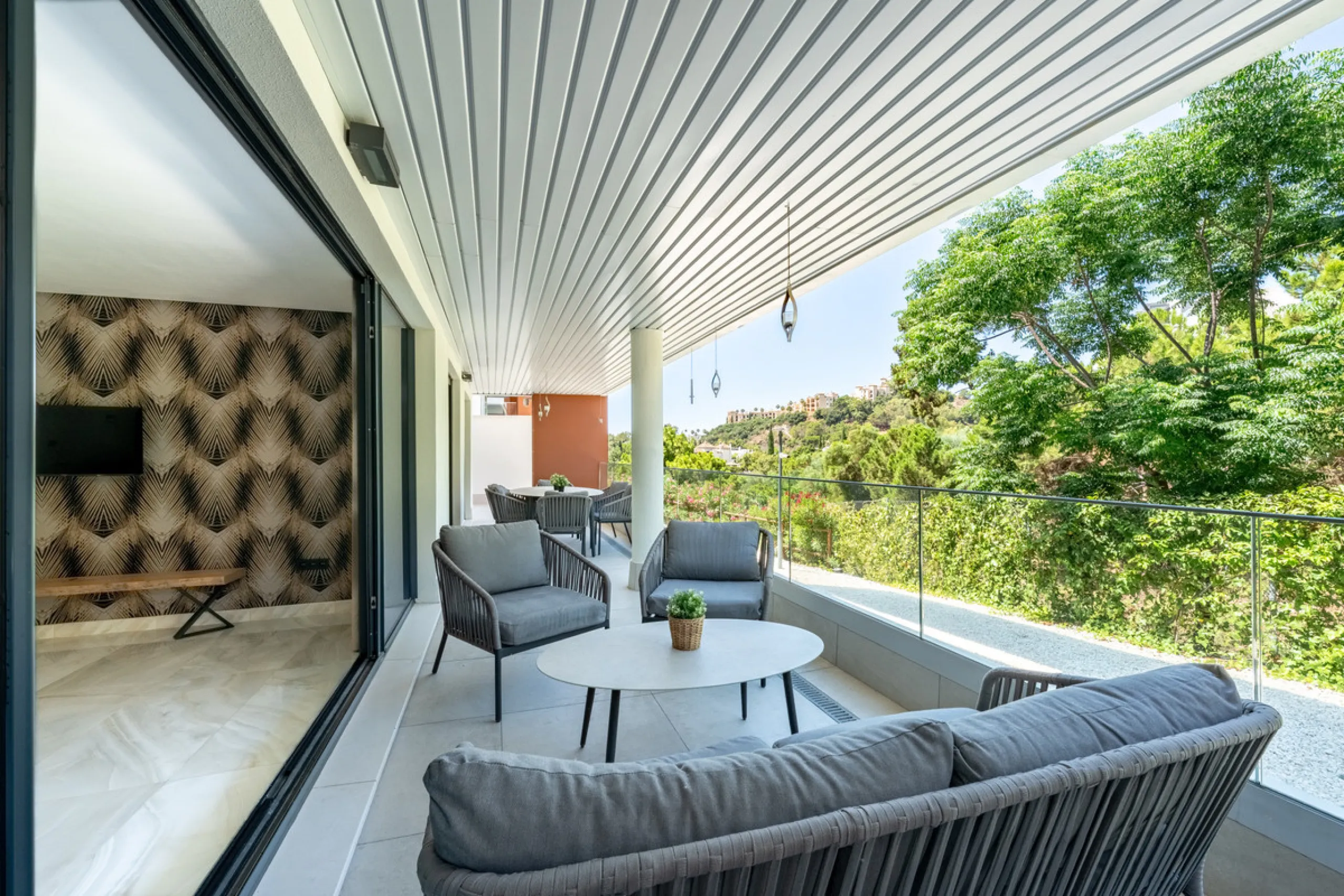 Welcome to this stunning property in the exclusive urbanization of La Alborada Homes in Benahavís. Completely renovated in 2022, this stylish apartment blends modern luxury, comfort, and a prime location with rental license already in place