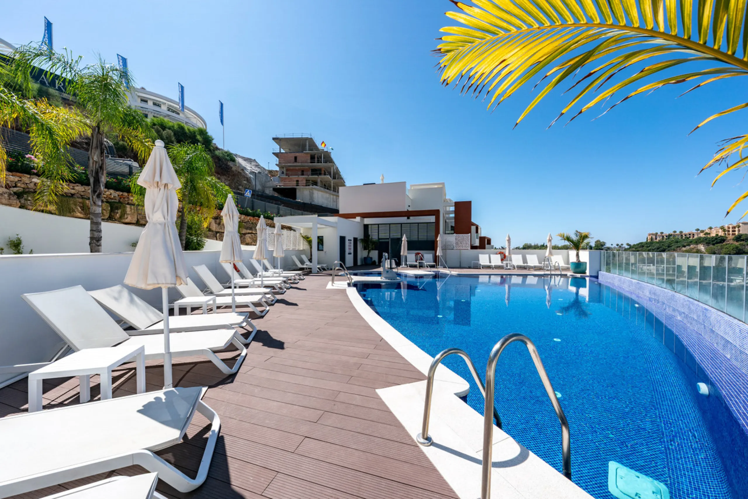 Welcome to this stunning property in the exclusive urbanization of La Alborada Homes in Benahavís. Completely renovated in 2022, this stylish apartment blends modern luxury, comfort, and a prime location with rental license already in place
