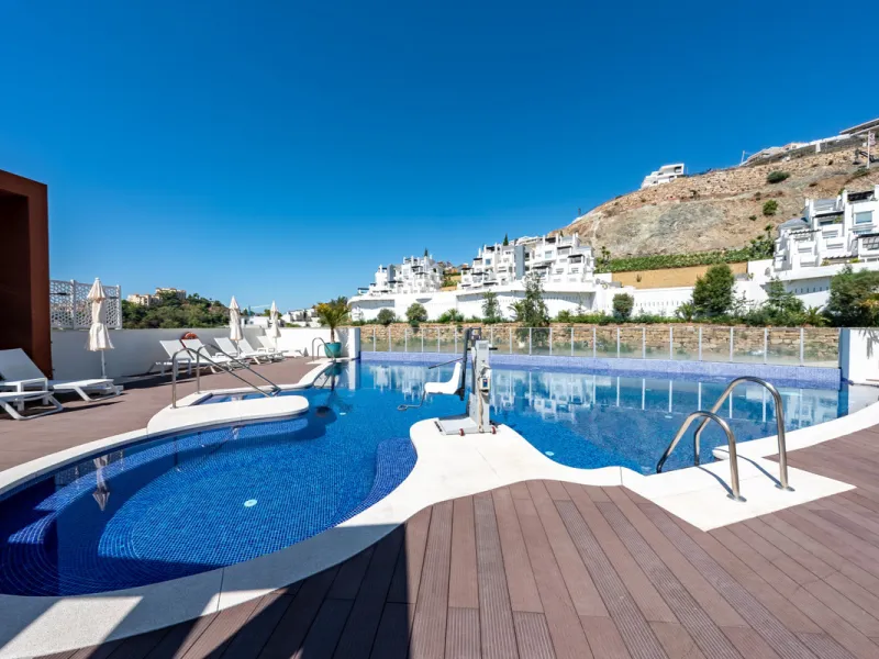 Welcome to this stunning property in the exclusive urbanization of La Alborada Homes in Benahavís. Completely renovated in 2022, this stylish apartment blends modern luxury, comfort, and a prime location with rental license already in place
