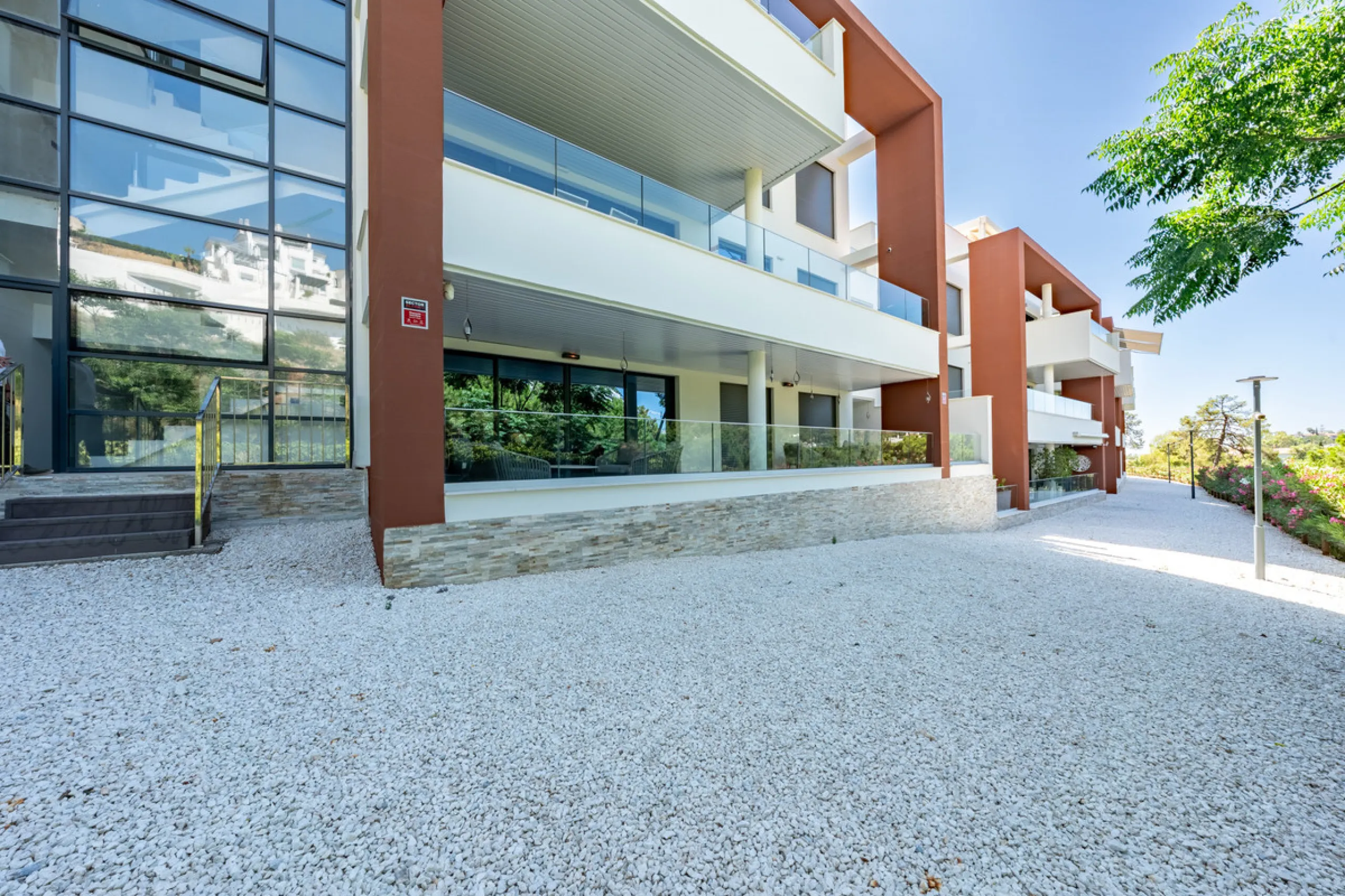 Welcome to this stunning property in the exclusive urbanization of La Alborada Homes in Benahavís. Completely renovated in 2022, this stylish apartment blends modern luxury, comfort, and a prime location with rental license already in place