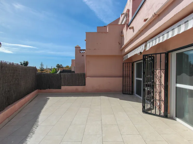 Apartment - Ground Floor Apartment в продаже в Marbella, Málaga. В доме 3 спален и 2 ванных комнат. Площадь дома 166 м²