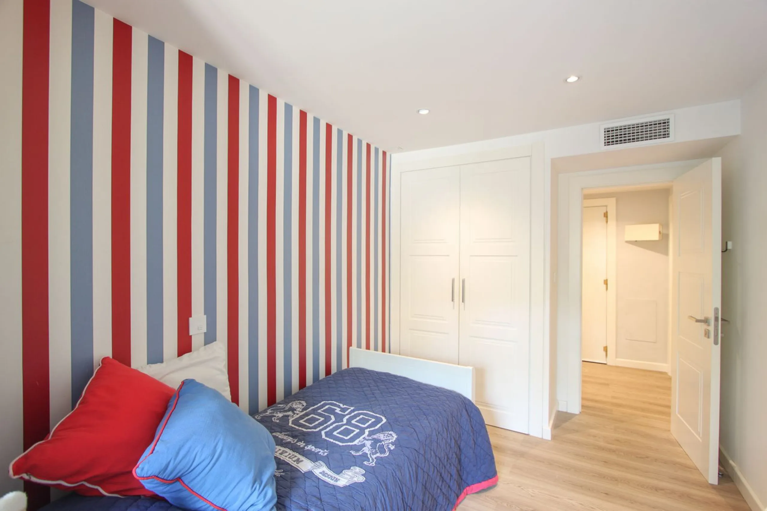 Apartment - Ground Floor Apartment в продаже в Marbella, Málaga. В доме 3 спален и 2 ванных комнат. Площадь дома 166 м²