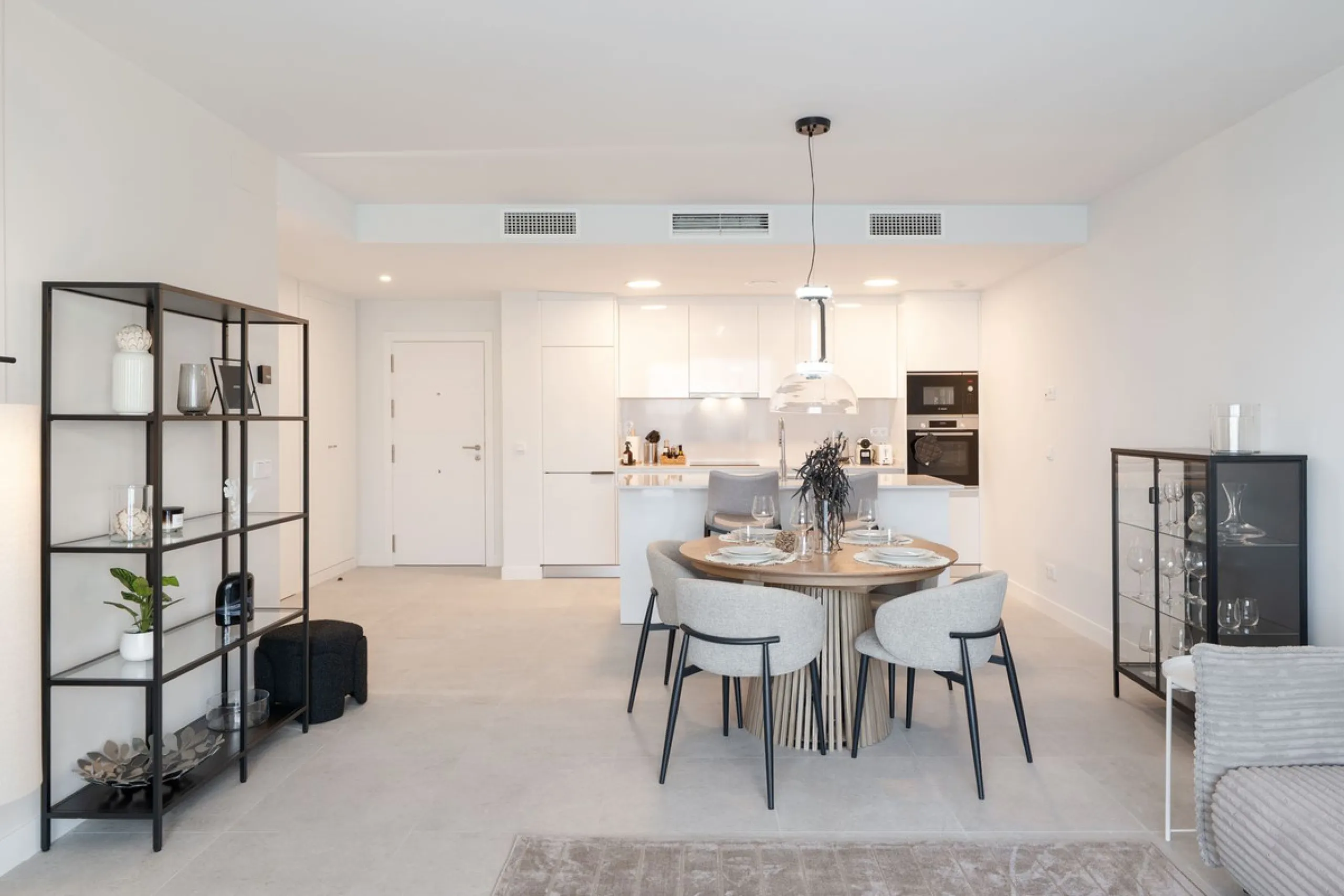 READY TO MOVE IN – BRAND NEW – RESALE