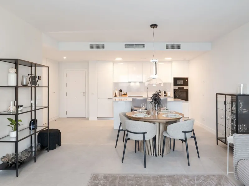 READY TO MOVE IN – BRAND NEW – RESALE