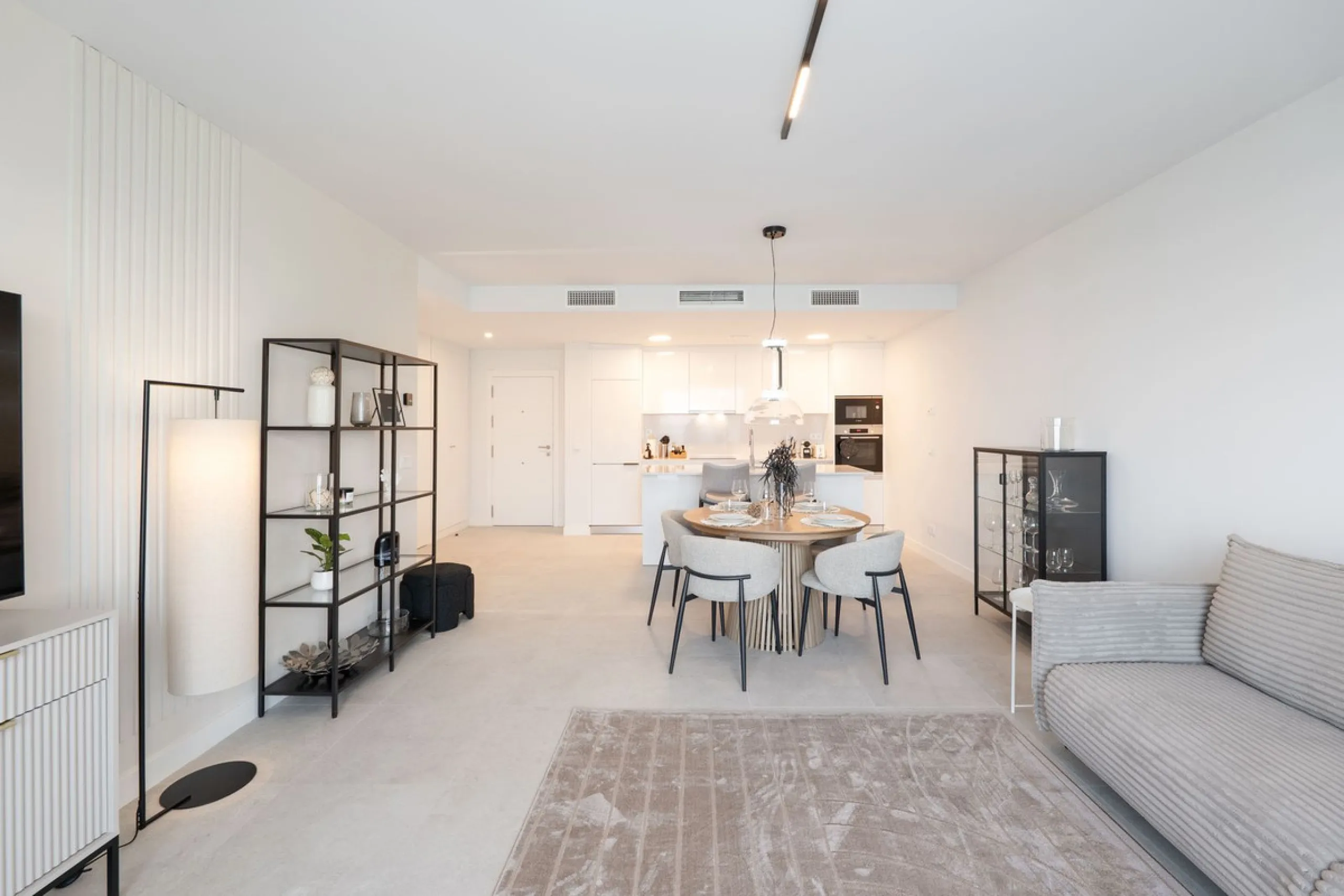 READY TO MOVE IN – BRAND NEW – RESALE