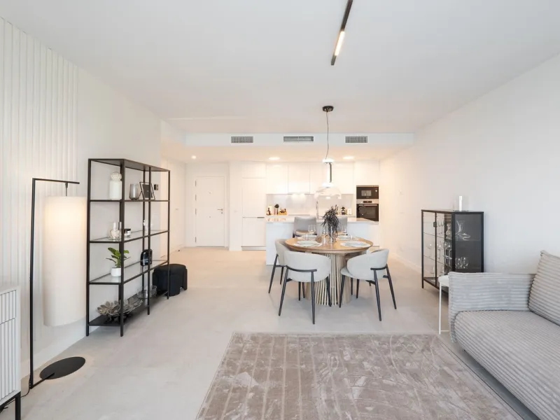 READY TO MOVE IN – BRAND NEW – RESALE