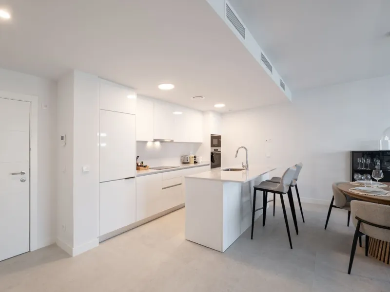 READY TO MOVE IN – BRAND NEW – RESALE