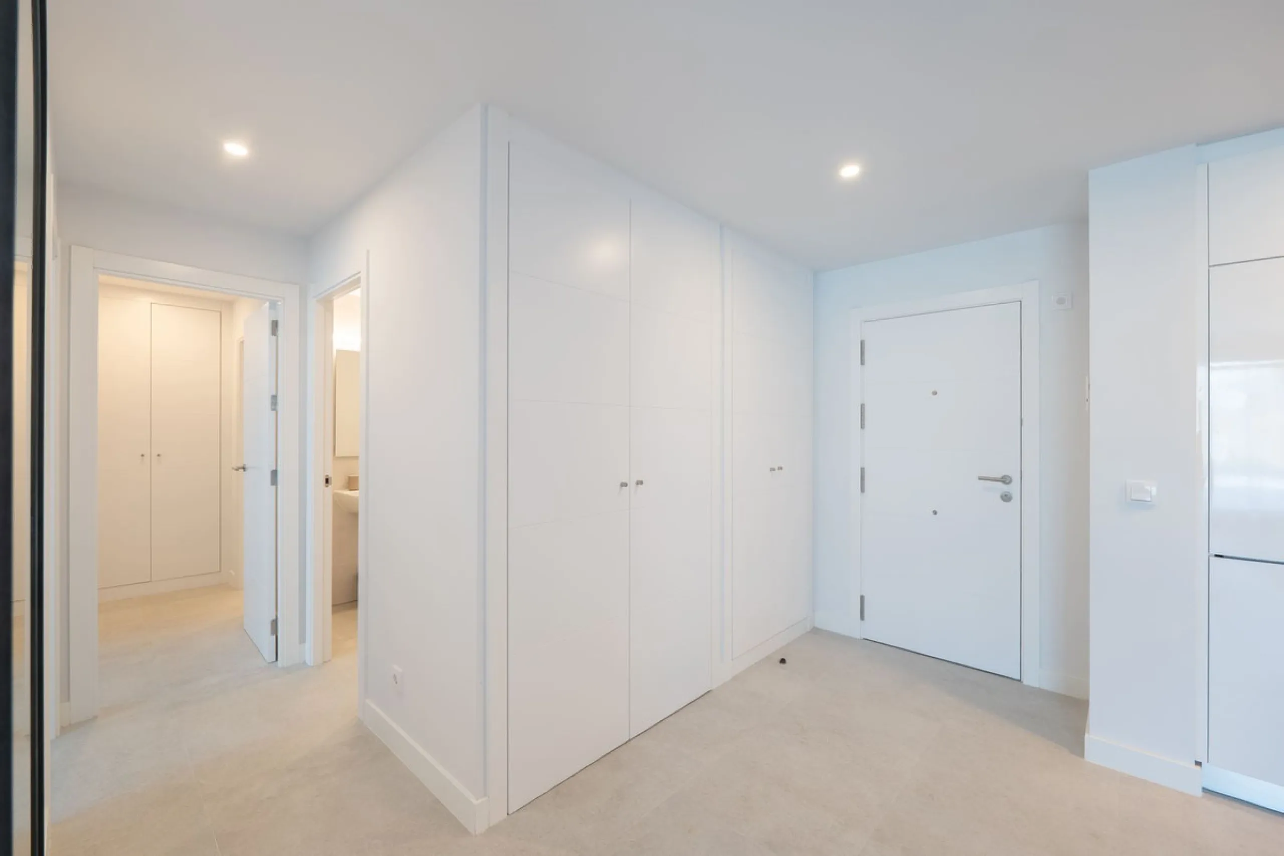 READY TO MOVE IN – BRAND NEW – RESALE