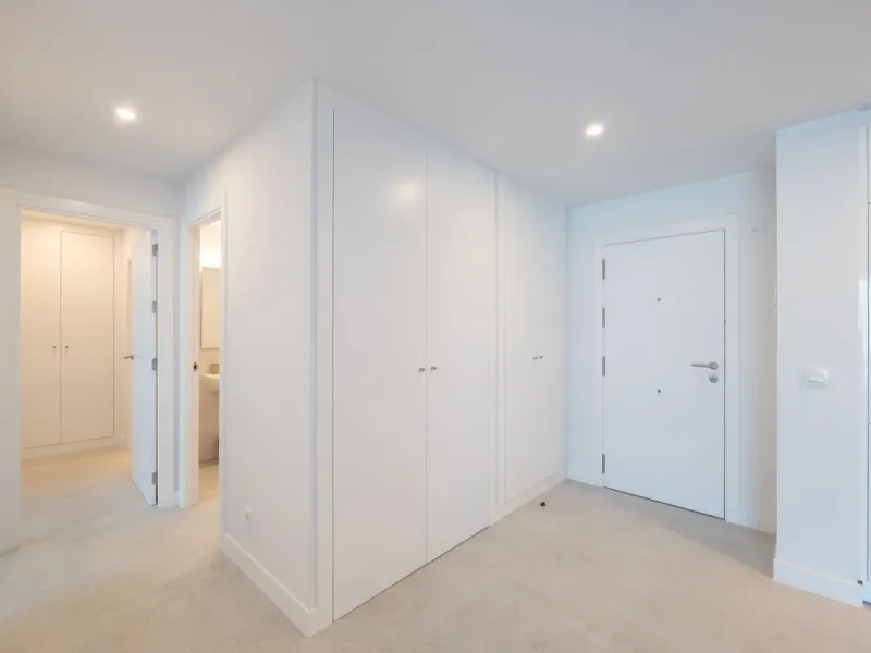 READY TO MOVE IN – BRAND NEW – RESALE