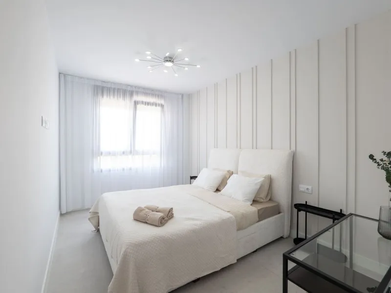 READY TO MOVE IN – BRAND NEW – RESALE