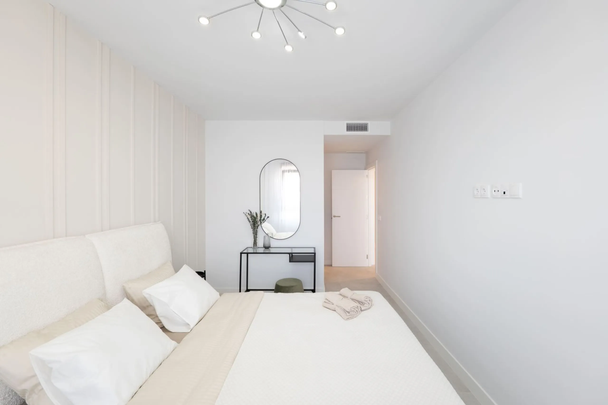 READY TO MOVE IN – BRAND NEW – RESALE