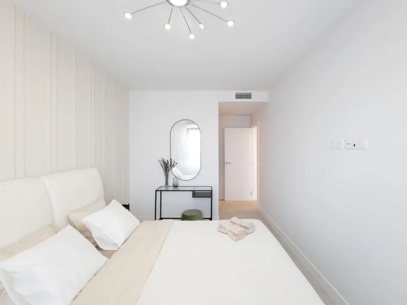 READY TO MOVE IN – BRAND NEW – RESALE