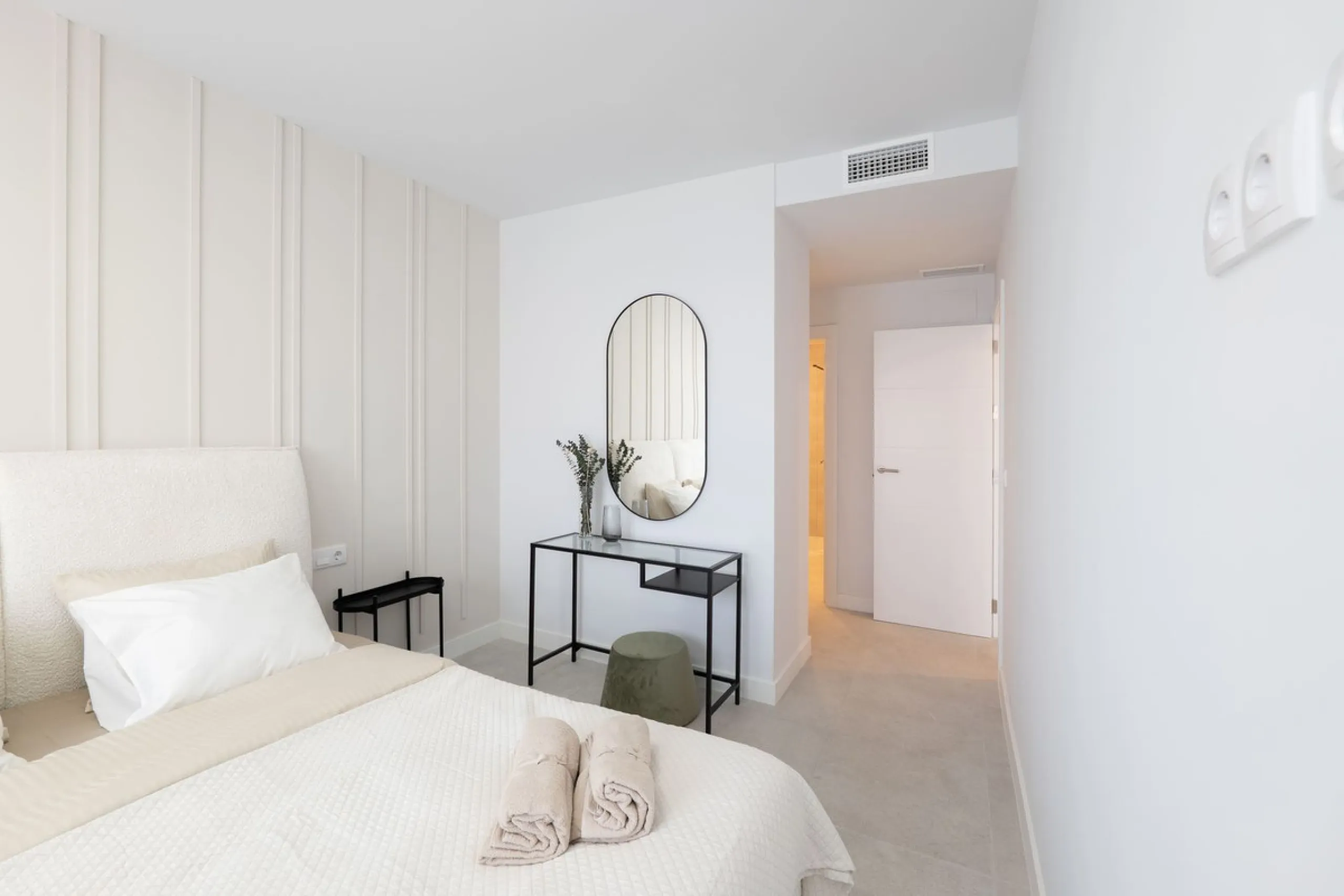 READY TO MOVE IN – BRAND NEW – RESALE