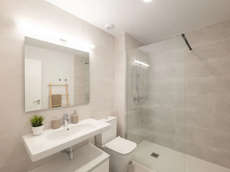 READY TO MOVE IN – BRAND NEW – RESALE
