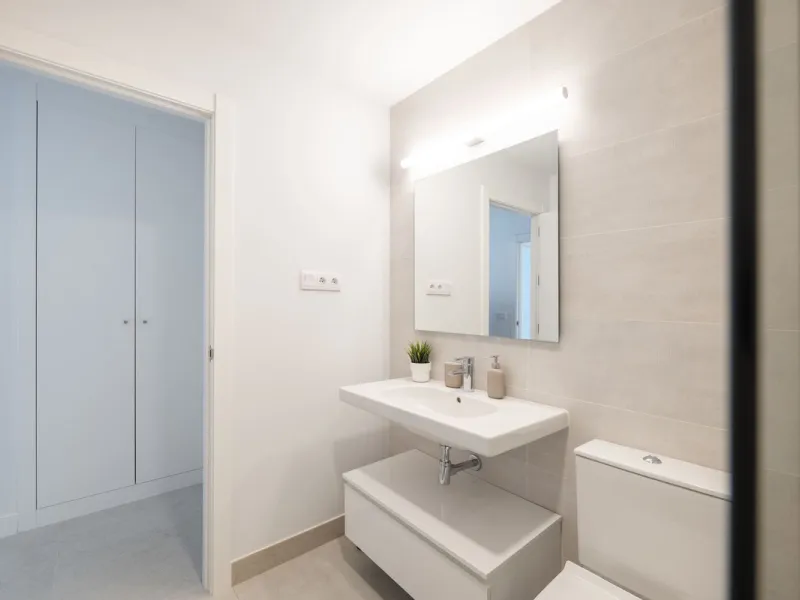 READY TO MOVE IN – BRAND NEW – RESALE