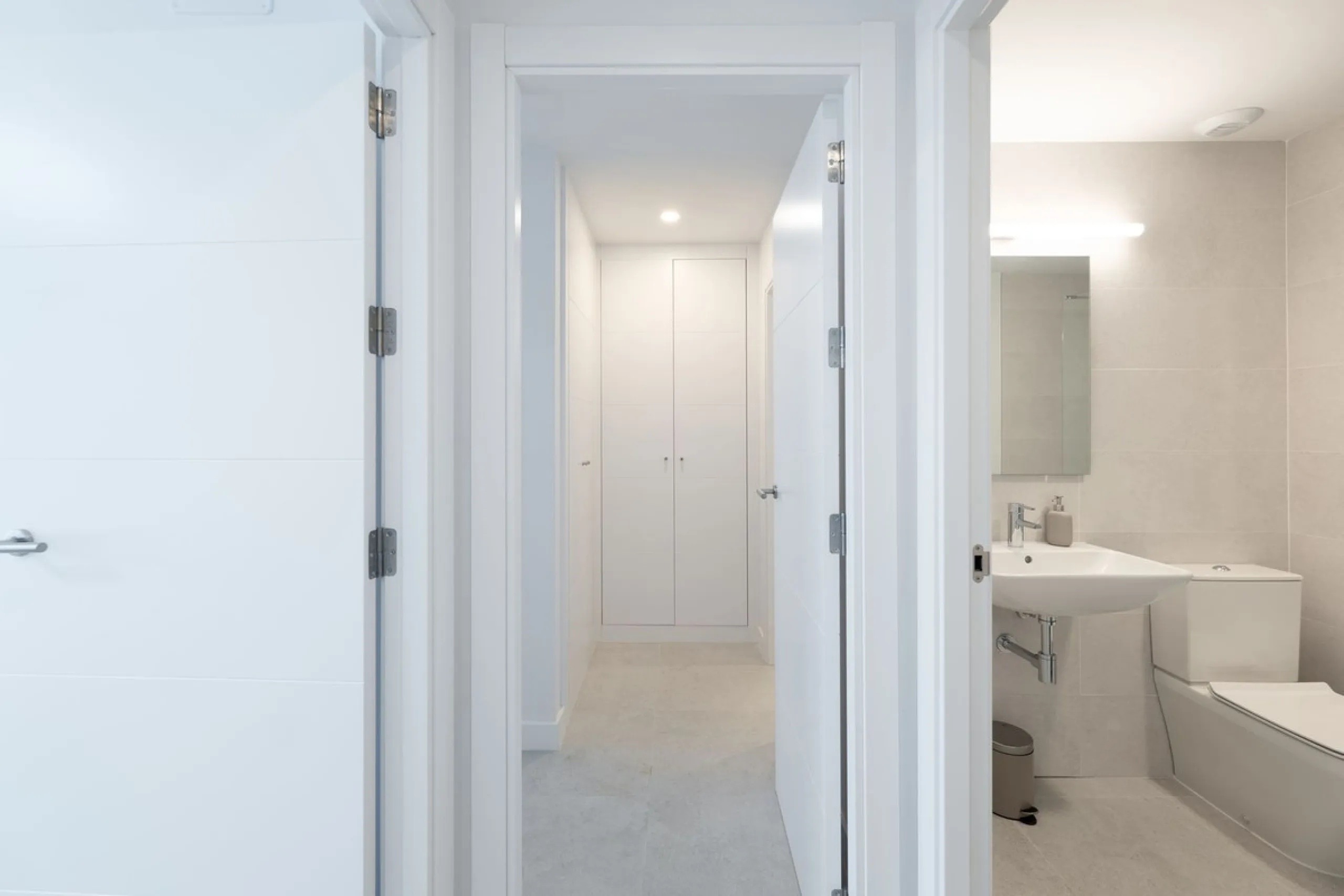 READY TO MOVE IN – BRAND NEW – RESALE