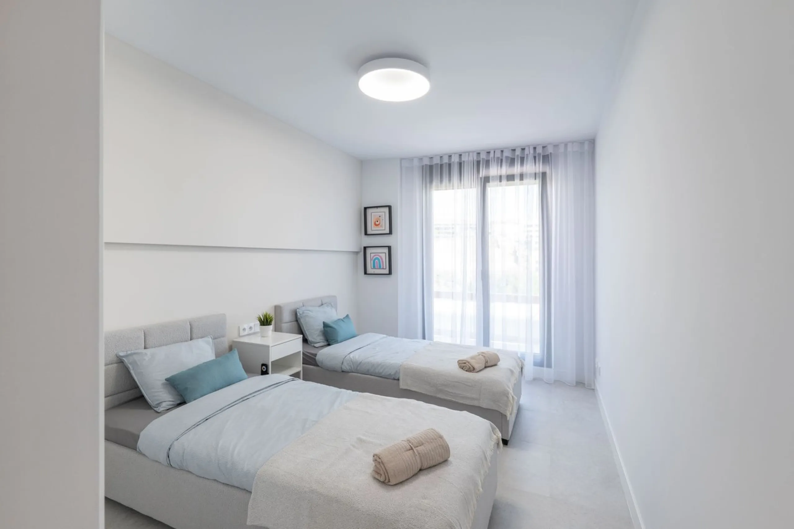 READY TO MOVE IN – BRAND NEW – RESALE