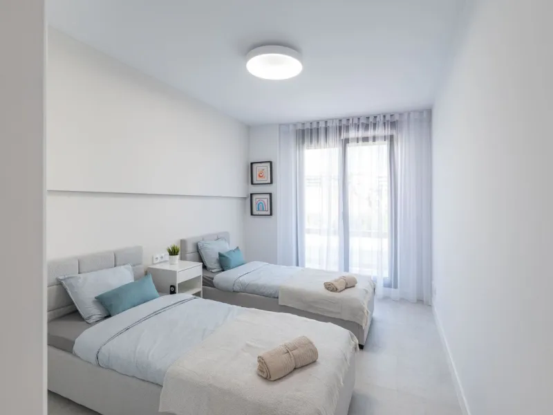 READY TO MOVE IN – BRAND NEW – RESALE