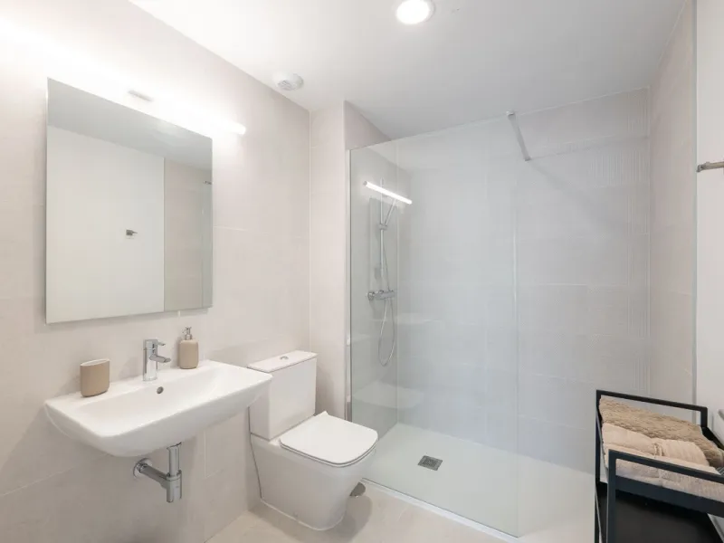 READY TO MOVE IN – BRAND NEW – RESALE