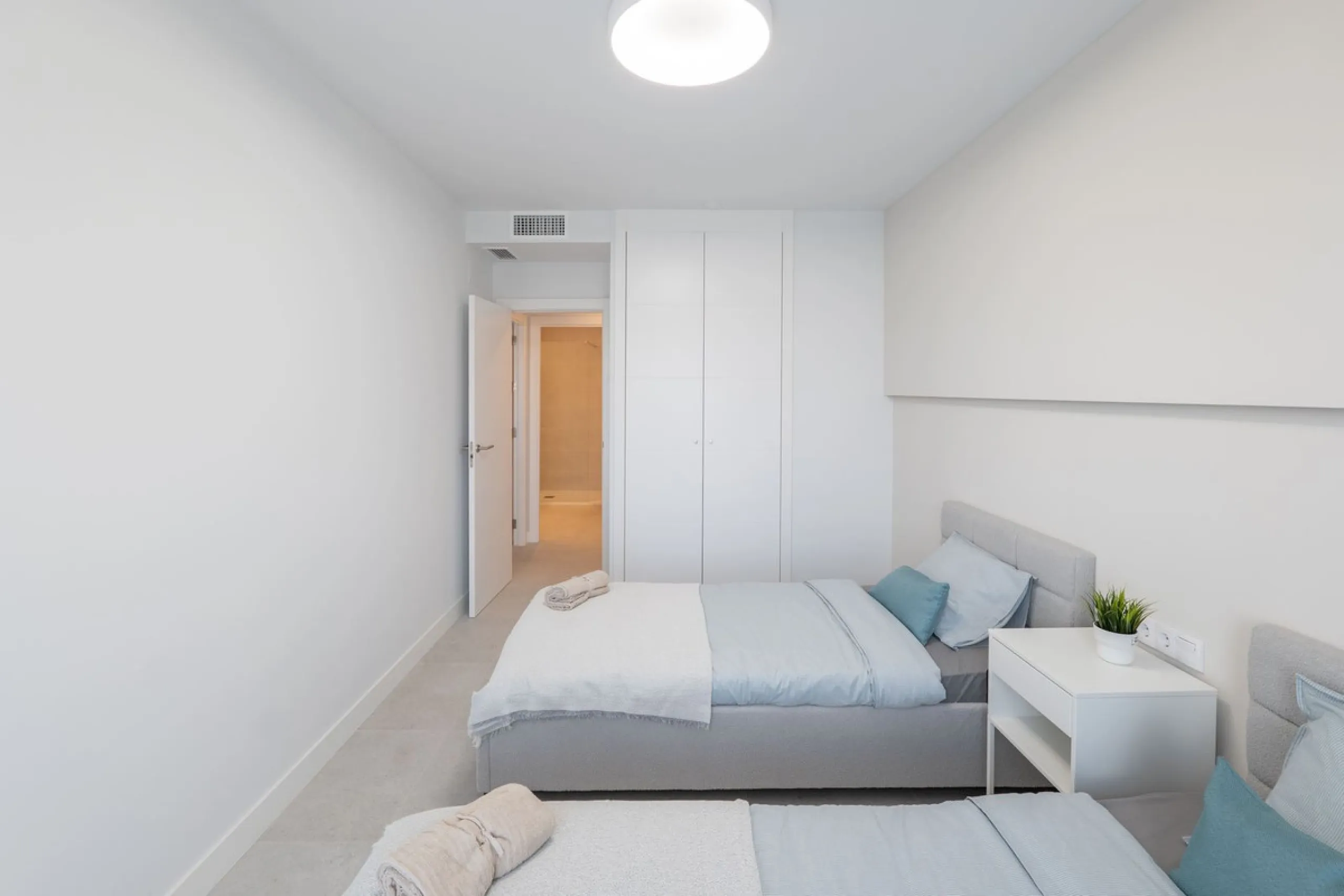 READY TO MOVE IN – BRAND NEW – RESALE