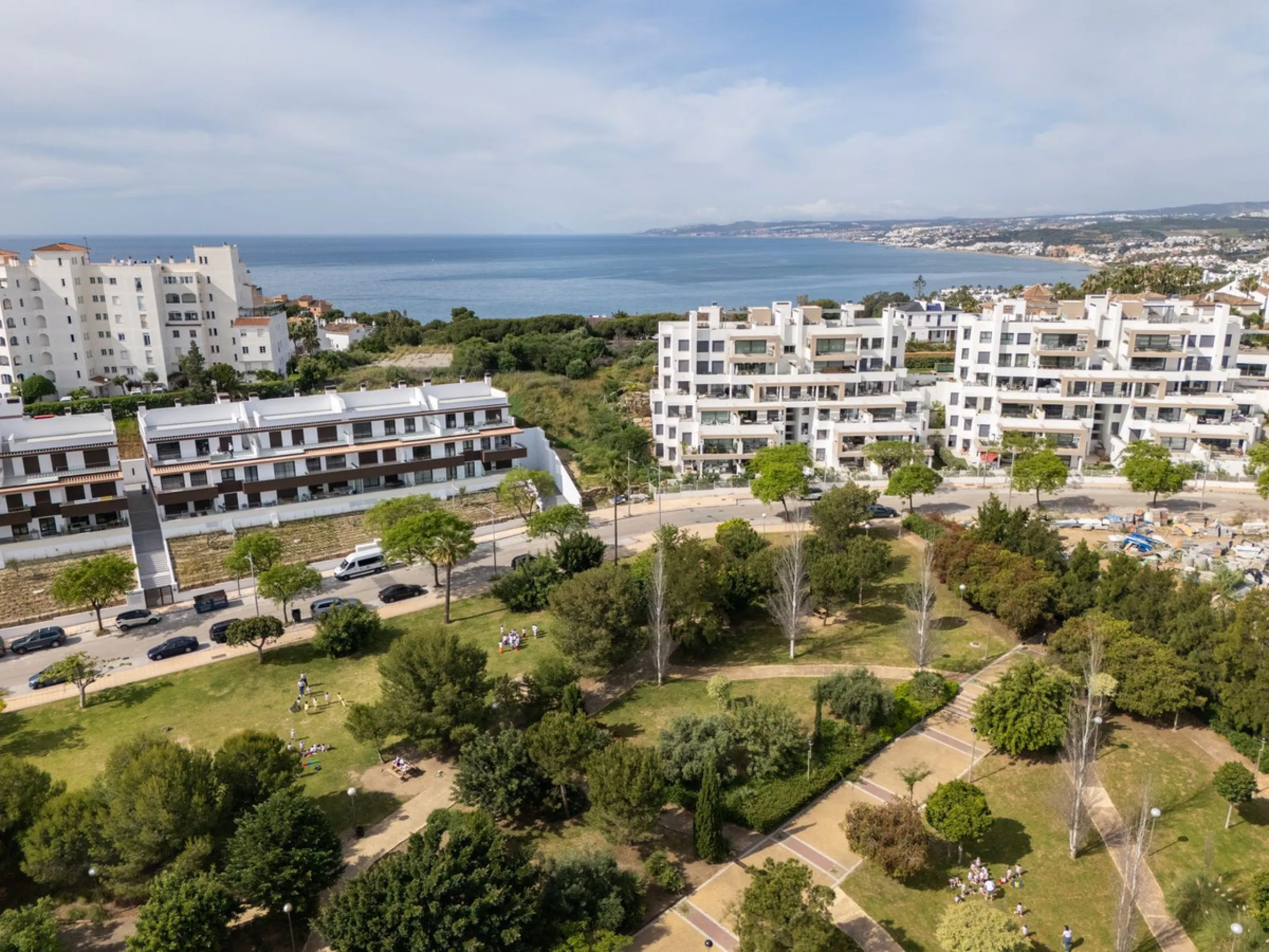 READY TO MOVE IN – BRAND NEW – RESALE